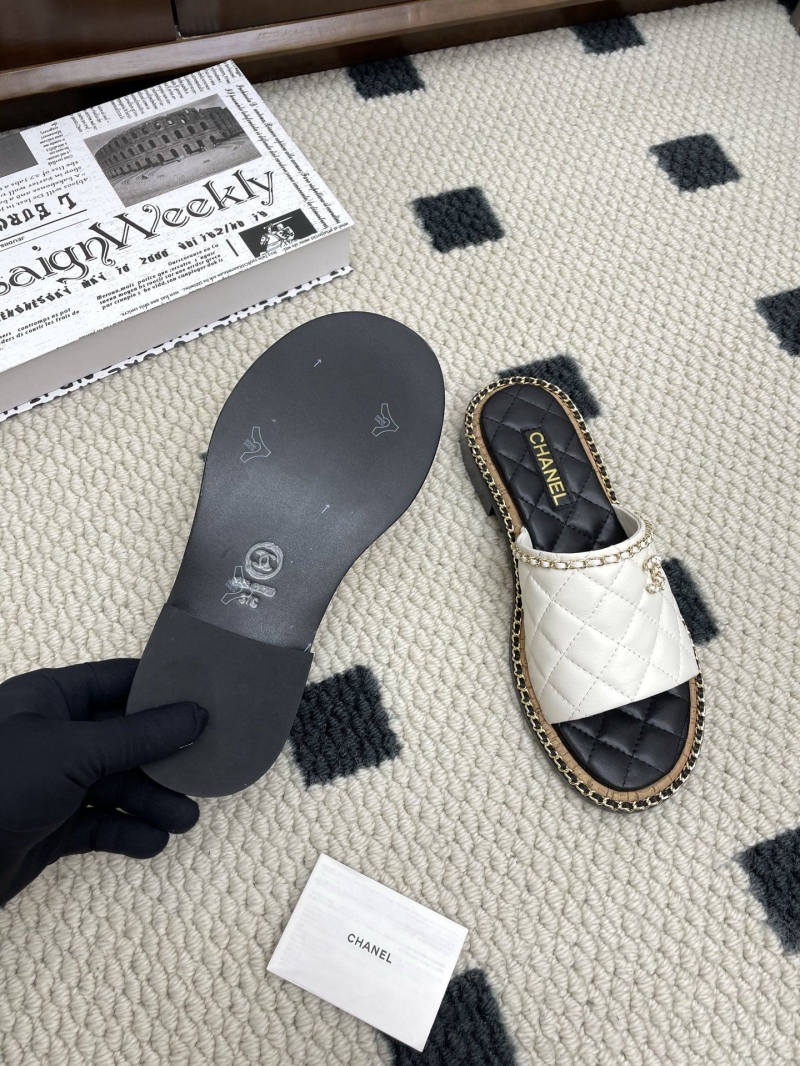 Ch**el slippers